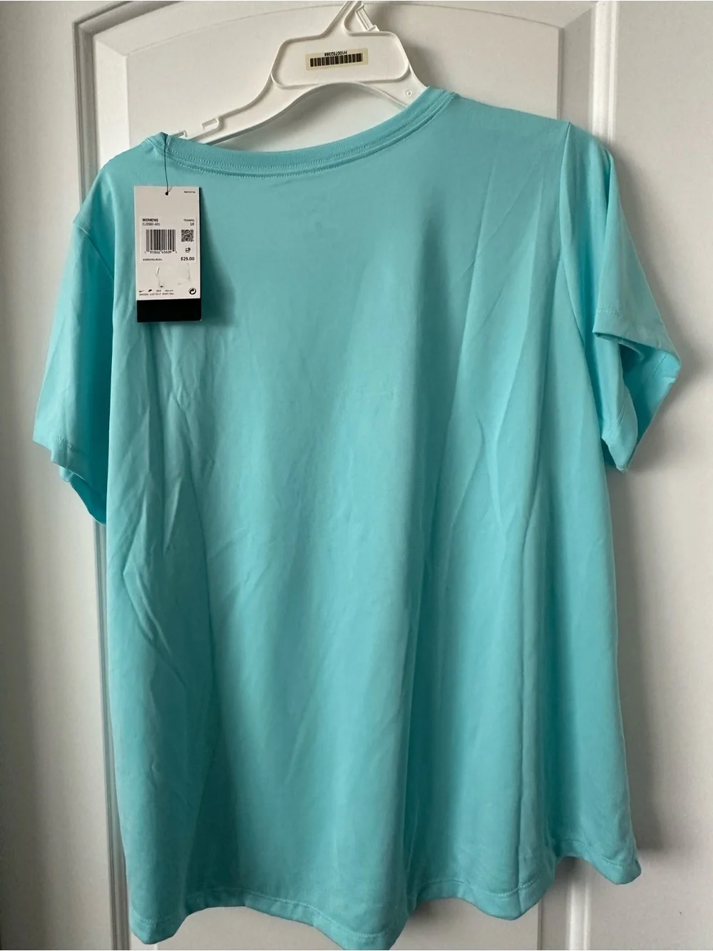 4 Nike woman’s Dri-FIT Short Sleeve Tee - Picture 11 of 16